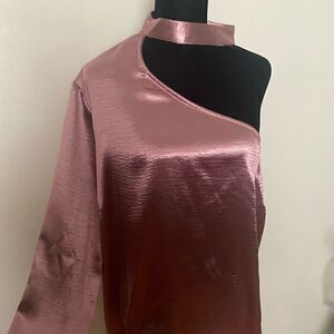 Women’s one sleeve blouse 